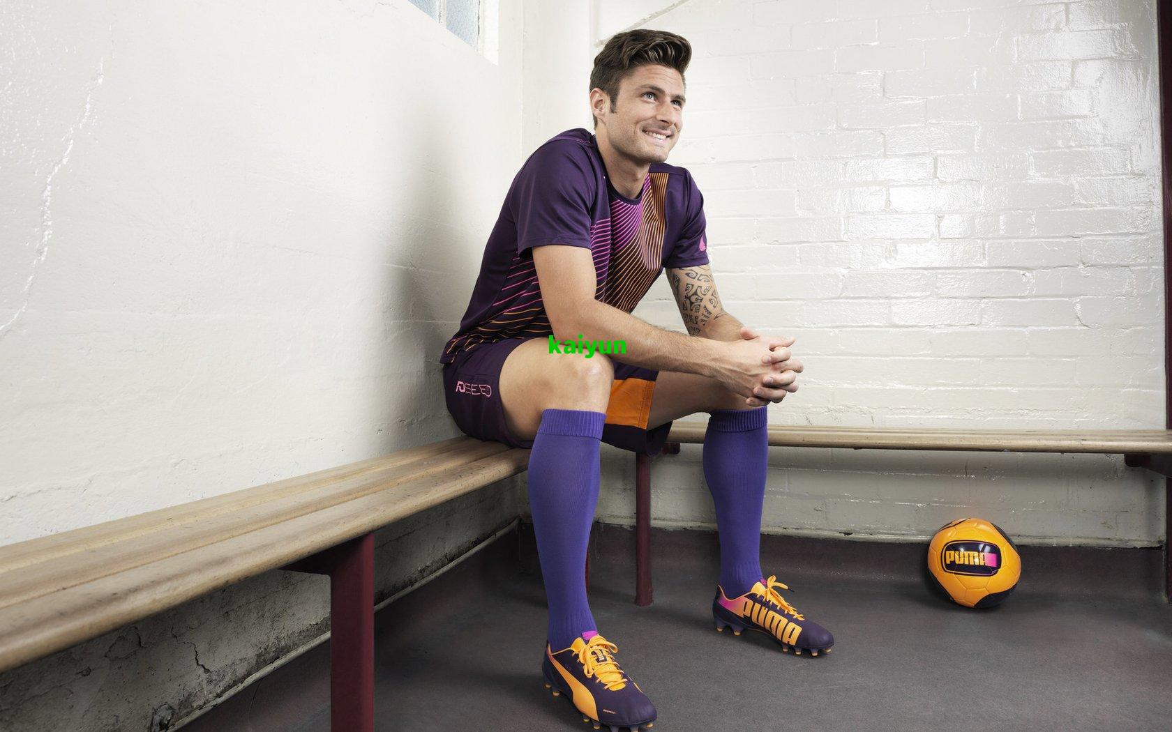 老帅婉拒续约留佳话,新帅上位双国家队模式开启新时代